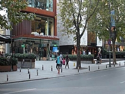 �STANBUL'UN POP�LER CADDELER�NDE M2 2 M�LYON TL'Y� A�TI!